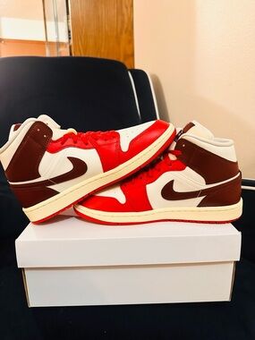 Jordan Air Jordan 1 Mid Sail Dark Team Red Mystic Hibiscus BQ6472-119 Women